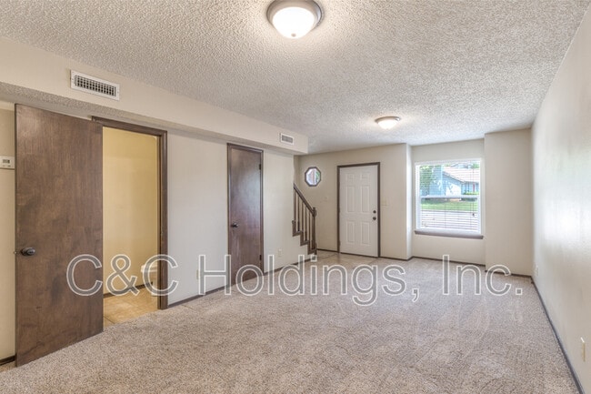 Building Photo - 644 B Earthside Dr