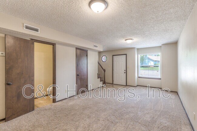 Building Photo - 644 B Earthside Drive