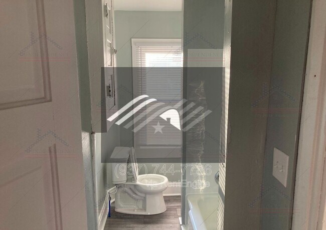 Building Photo - 419 Alberta St