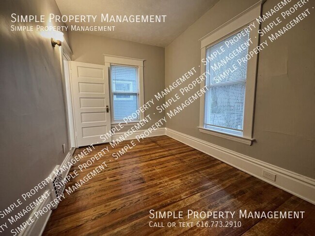 Building Photo - 1036 Lafayette Ave NE