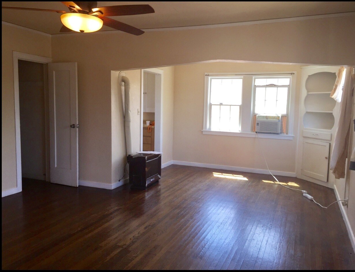Living room - 706 9th St