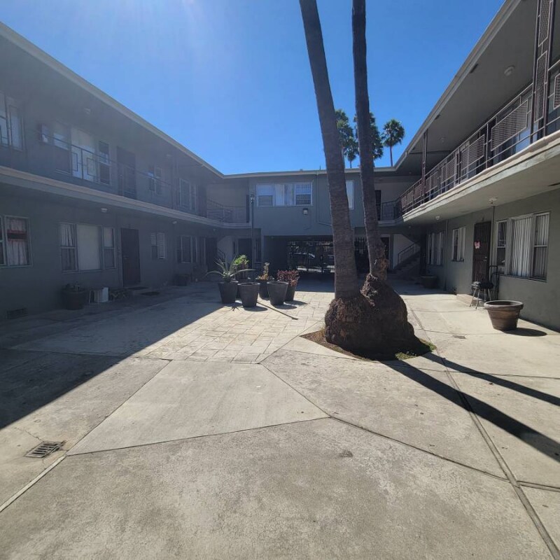 Building Photo - 3956 Stevely Ave