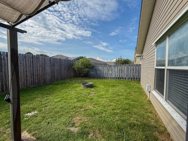 Building Photo - 4118 Spinnaker Pl
