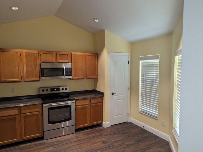 Building Photo - 1043 Weaver Dr