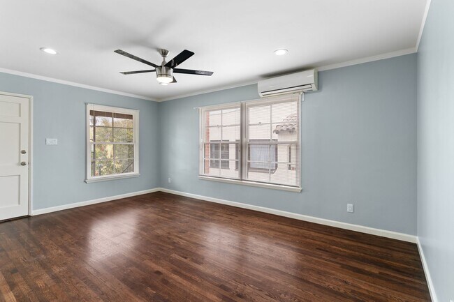 Interior Photo - 2104 E Florida St