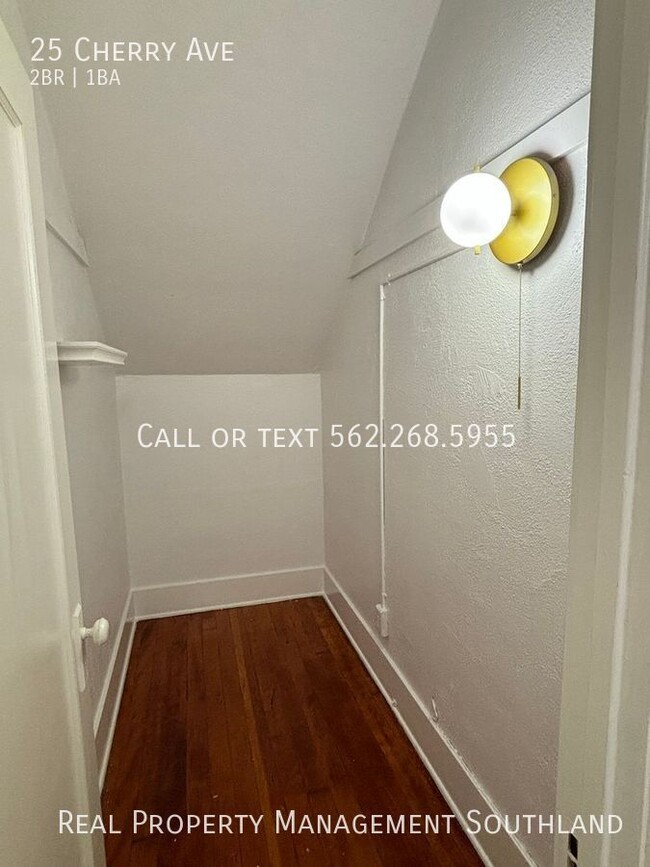 Building Photo - Move-In Special! Beautiful 2 Bedroom 1 Bat...