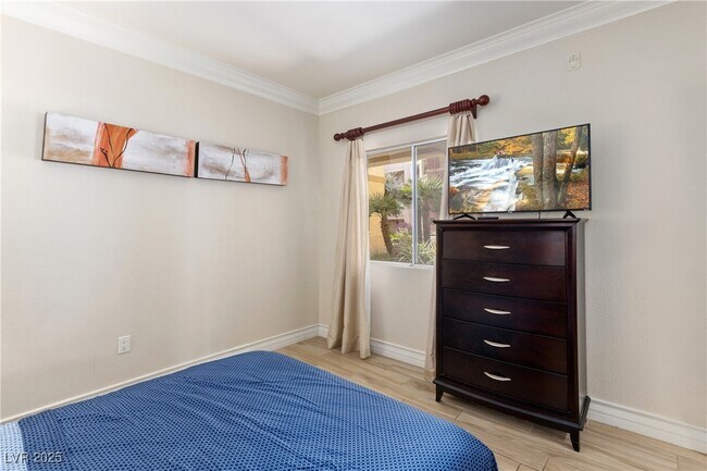 Building Photo - 260 E Flamingo Rd