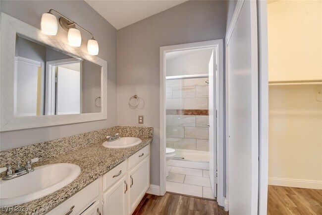 Building Photo - 7221 Single Pine Dr