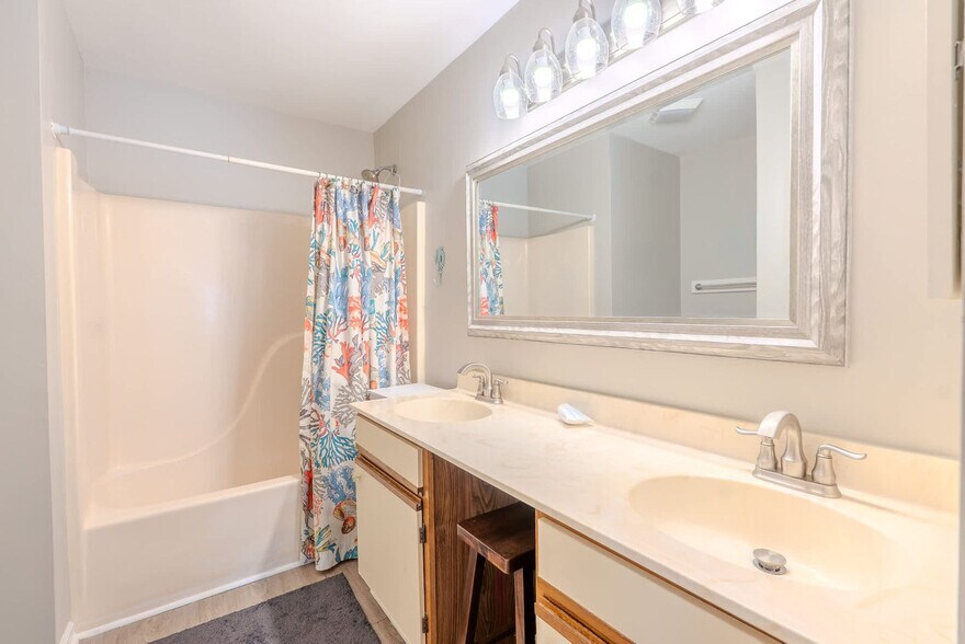 Building Photo - 137 Cordillo Pkwy