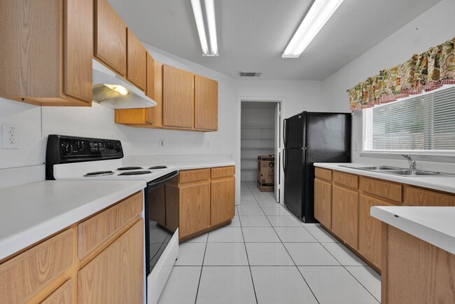 Building Photo - Charming 3-Bedroom, 2.5-Bath Home with Spa...