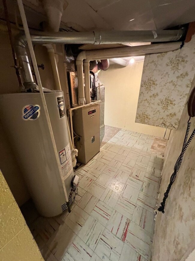 Building Photo - 429 E Pine St