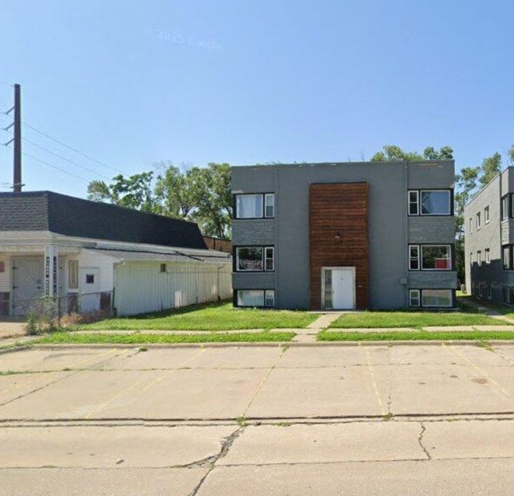 Building Photo - 227 E 35th St