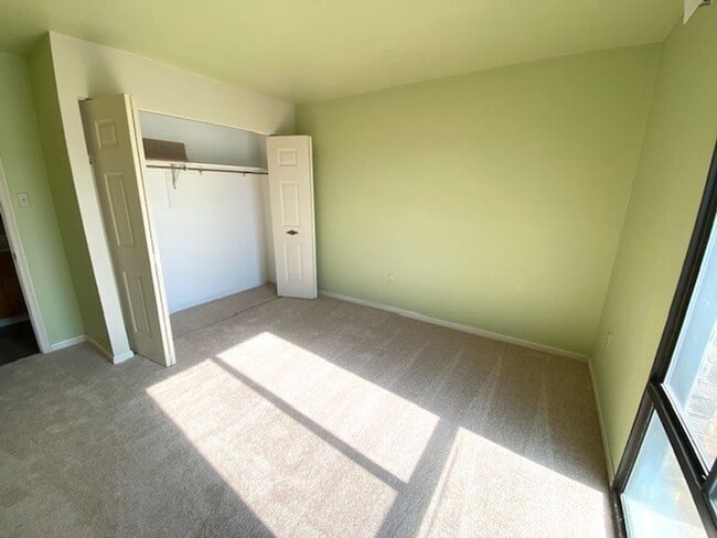 Building Photo - Two Bedroom Condo on 2nd Floor