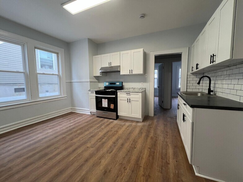 Building Photo - 55 Schley St