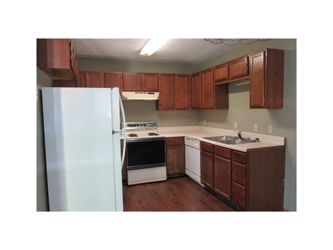 Building Photo - 202 NW J St