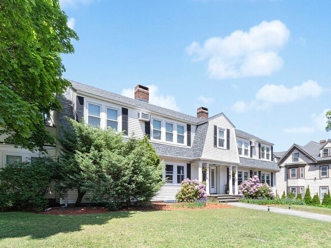 Building Photo - 1145 Boylston St