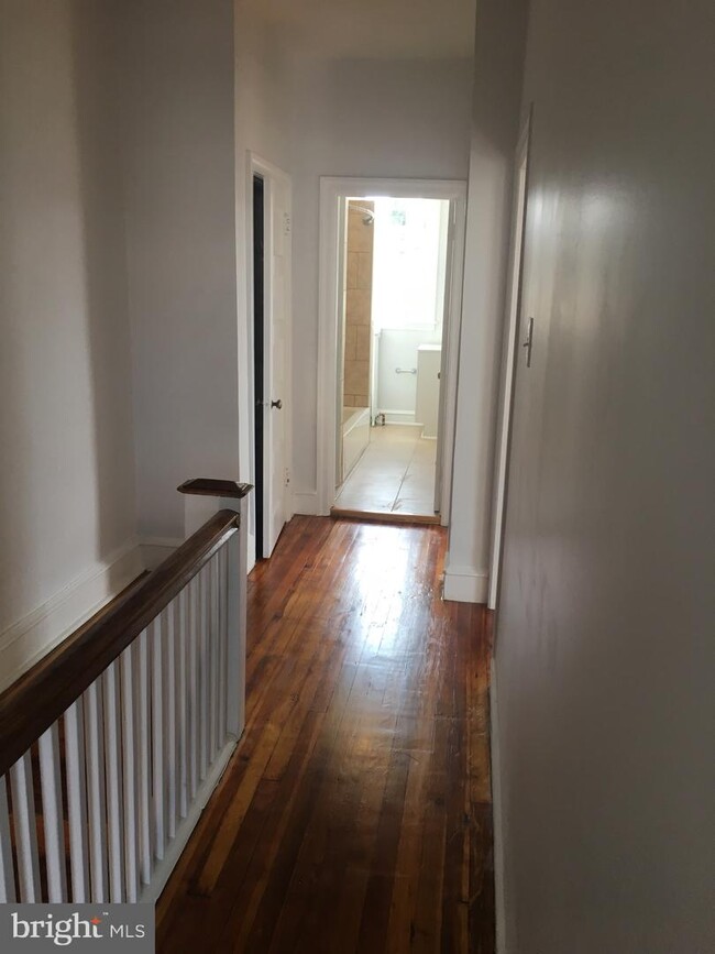 Building Photo - 5444 Addison St