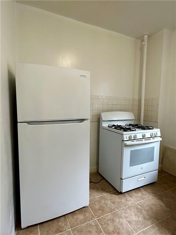 Building Photo - 883 E 165th St