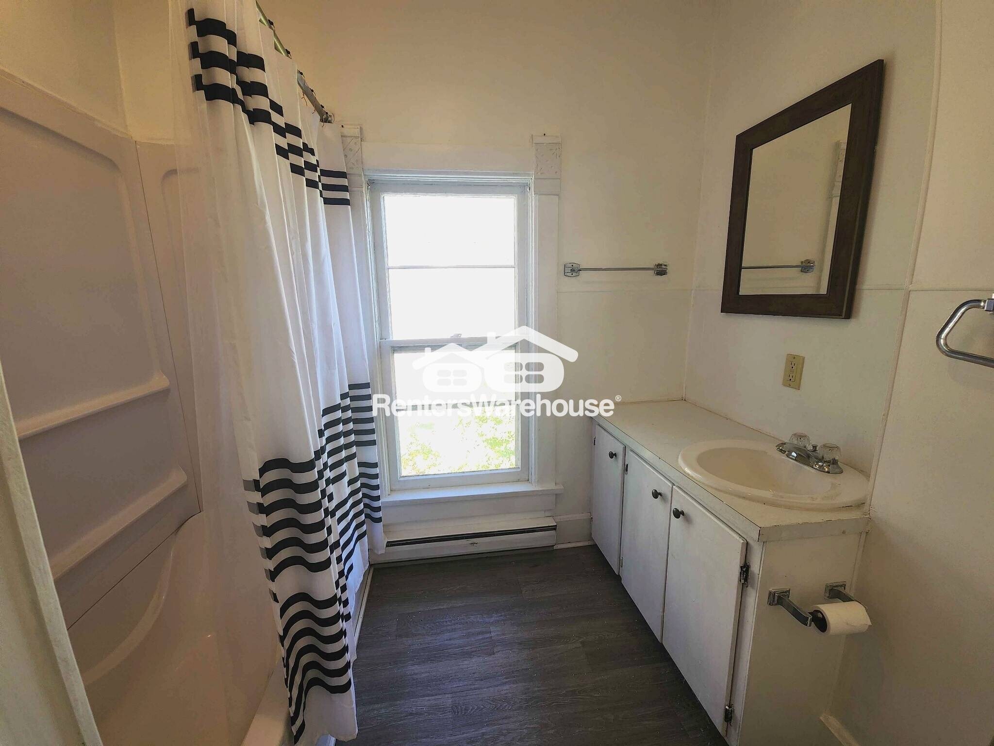 Building Photo - 260 S Plum St