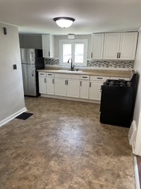 Building Photo - 1609 Green Bay St