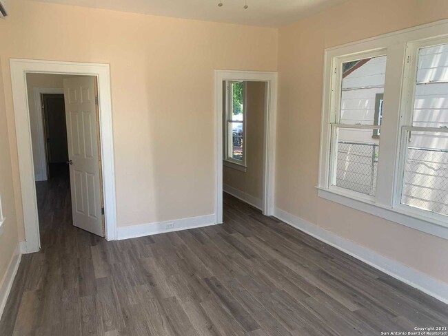 Building Photo - 411 Canton-