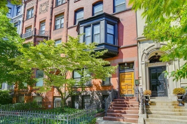Building Photo - 164 Beacon St