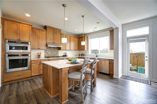 Building Photo - Stylish 5-Bed Home in Desirable Bothell ; ...