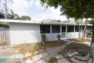 Building Photo - 207 NE 23rd Ave