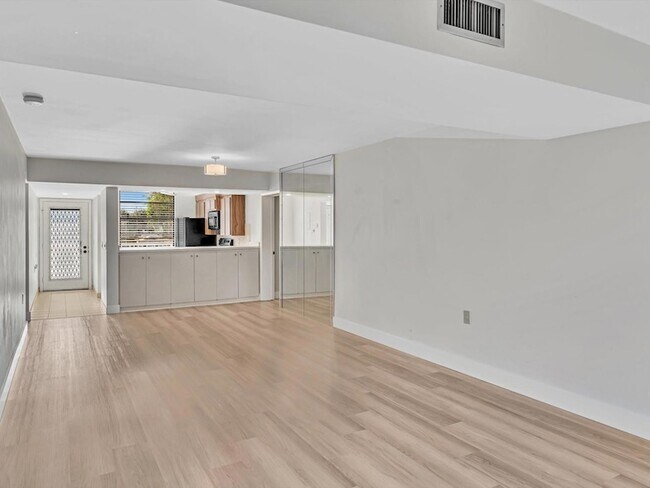Building Photo - 1711 Whitehall Dr