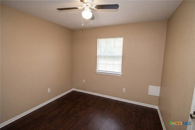 Building Photo - 223 Blanket Dr