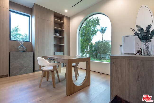 Building Photo - 4703 Saloma Ave