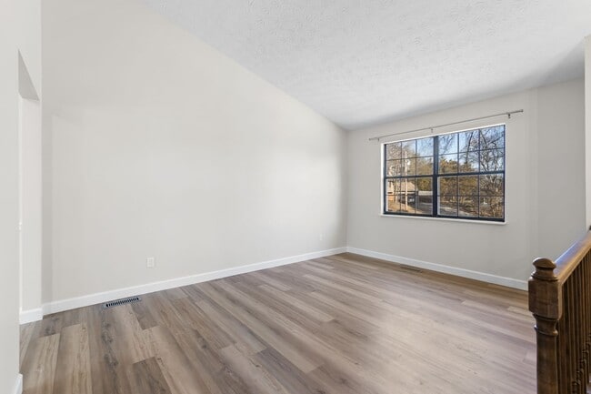 Building Photo - TOTALLY UPDATED 3 BEDROOM HOUSE IN WEST KN...