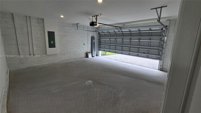 Building Photo - 5986 Pickering Dr