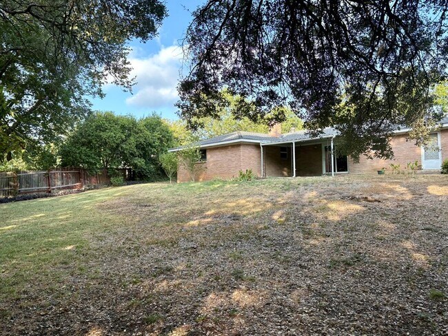 Building Photo - 11401 Indianhead Dr