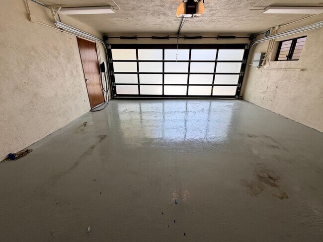 Building Photo - Waialae Iki | Nearly 5,000 Sq. Ft. with Breathtaking Ocean Views