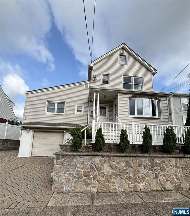 Primary Photo - 129 Burns Ave