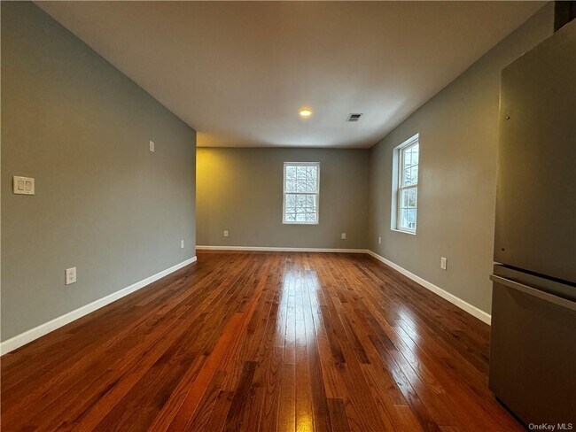 Building Photo - 8 5th Ave