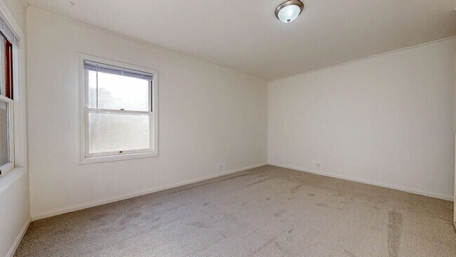 Building Photo - Bright Country Three Bedroom One Bathroom ...