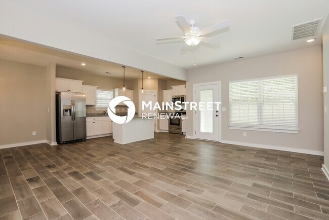 Building Photo - 4 Bedroom Pet-Friendly Home in Murfreesbor...