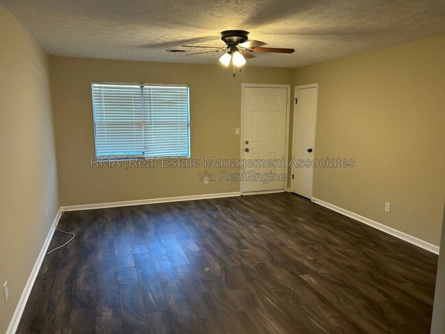 Building Photo - 1045 Vineyard Rd