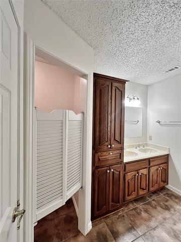 Building Photo - 906 Moore St