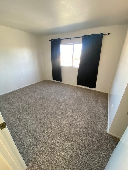 Building Photo - 18881 Valley Cir