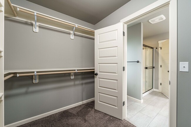 Building Photo - Stunning Salmon Creek Gem for Rent! - 3 Be...