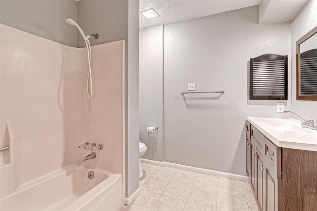 Building Photo - 7983 Kendalia Dr