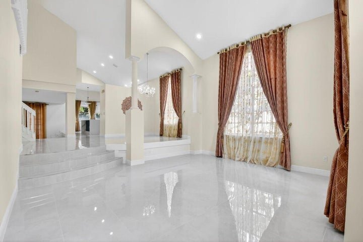 Building Photo - 2191 Balsan Way