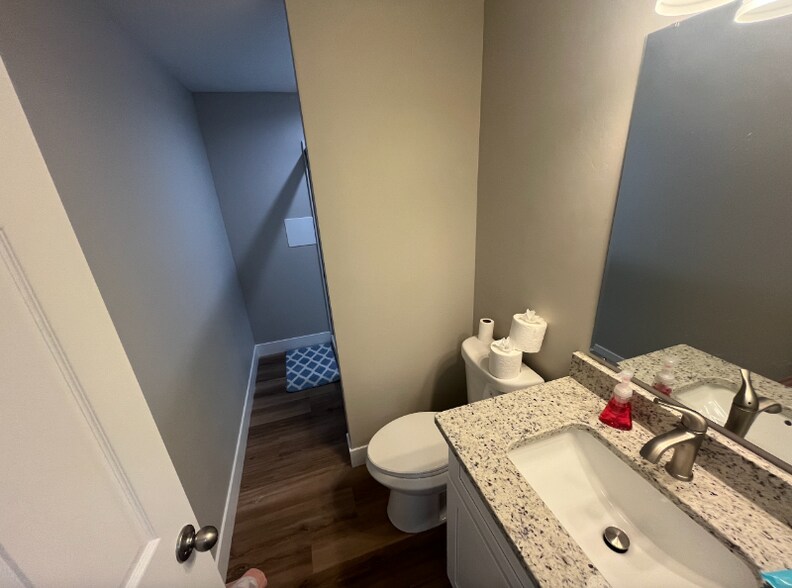 Building Photo - 819 E 700 S