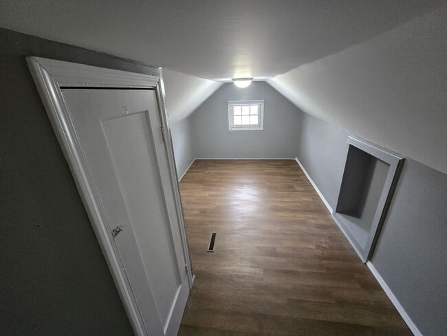 Building Photo - 3 Bedroom House