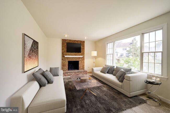 Building Photo - 6207 Woodland Lake Dr