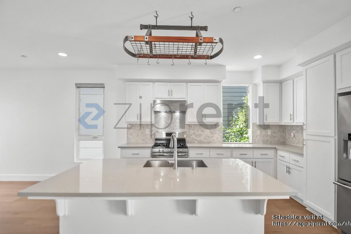 Building Photo - 1462 Longitude Dr