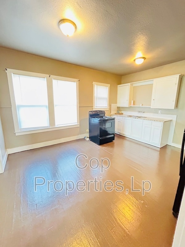 Building Photo - 1211 Hammond Ave